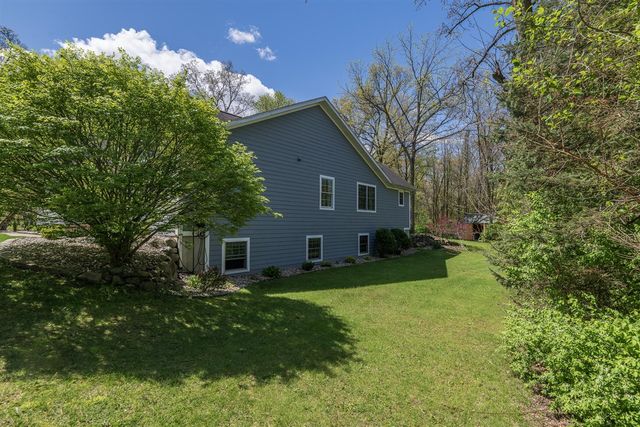 37 Summerset Drive, Kalamazoo, MI 49009