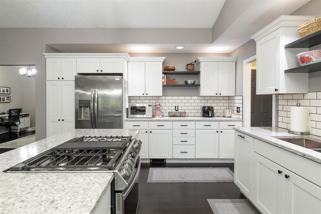 37 Summerset Drive, Kalamazoo, MI 49009