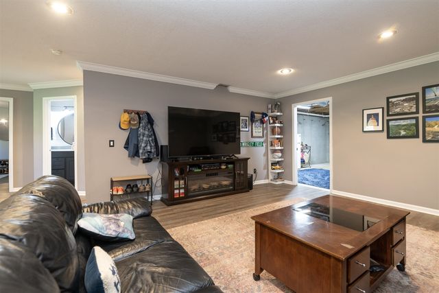 37 Summerset Drive, Kalamazoo, MI 49009