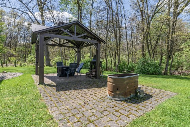 37 Summerset Drive, Kalamazoo, MI 49009