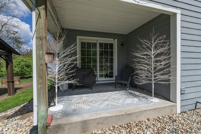 37 Summerset Drive, Kalamazoo, MI 49009