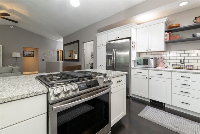 37 Summerset Drive, Kalamazoo, MI 49009