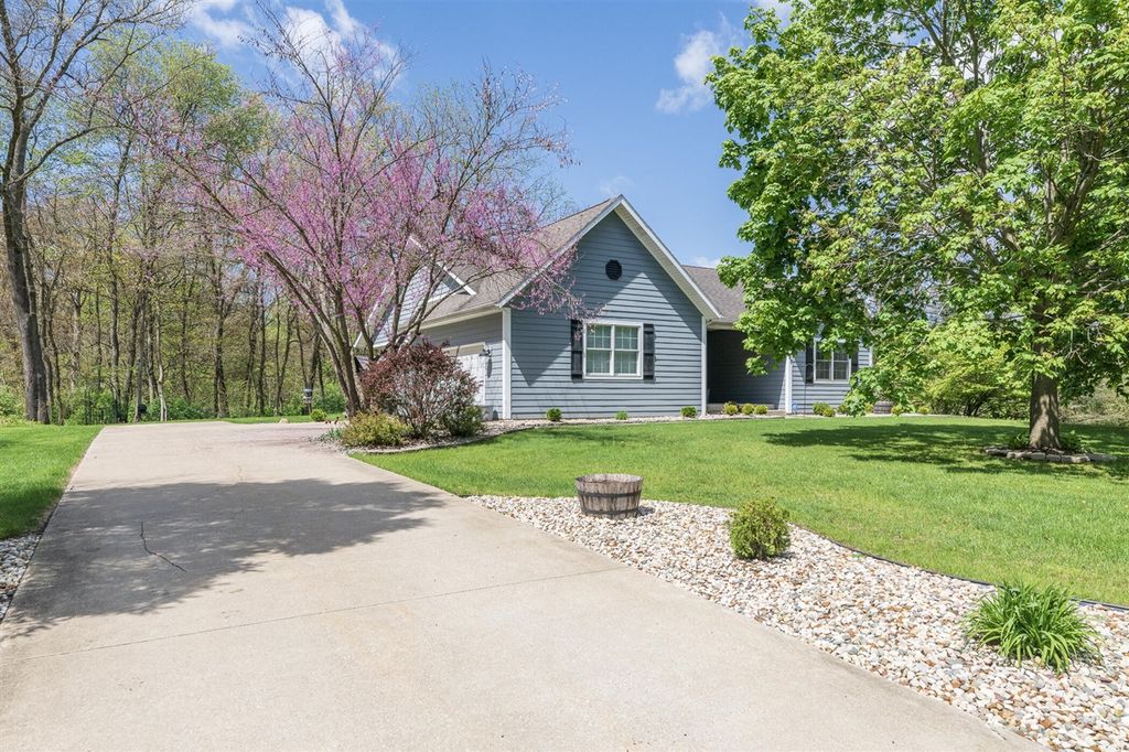 37 Summerset Drive, Kalamazoo, MI 49009