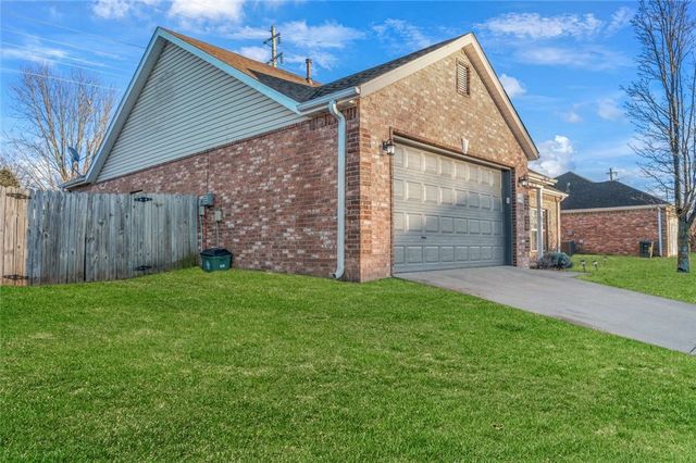 1506 N Cannondale Drive, Fayetteville, AR 72704