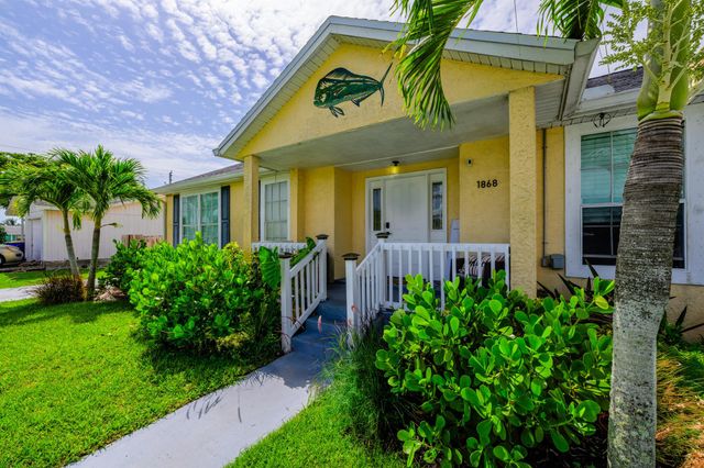 1868 SE Monroe Street, Stuart, FL 34997