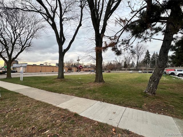 21650 W 11 Mile Road, Southfield, MI 48076