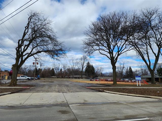 21650 W 11 Mile Road, Southfield, MI 48076