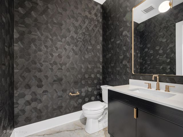 108 N Evergreen Avenue, Elmhurst, IL 60126