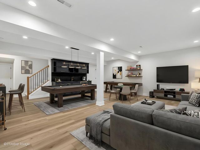 108 N Evergreen Avenue, Elmhurst, IL 60126