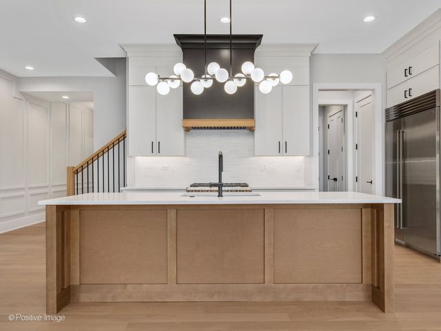 108 N Evergreen Avenue, Elmhurst, IL 60126