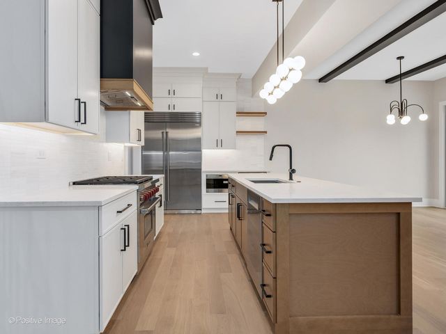 108 N Evergreen Avenue, Elmhurst, IL 60126