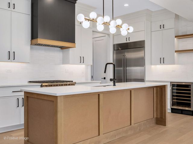 108 N Evergreen Avenue, Elmhurst, IL 60126