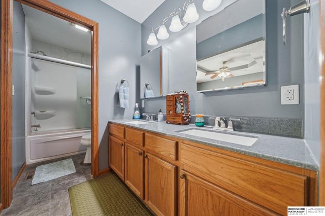 5400 Hunts Drive, Lincoln, NE 68512
