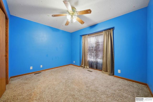 5400 Hunts Drive, Lincoln, NE 68512