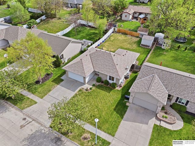5400 Hunts Drive, Lincoln, NE 68512