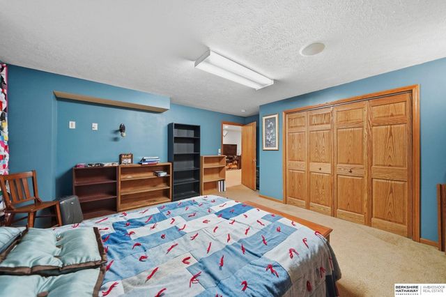 5400 Hunts Drive, Lincoln, NE 68512