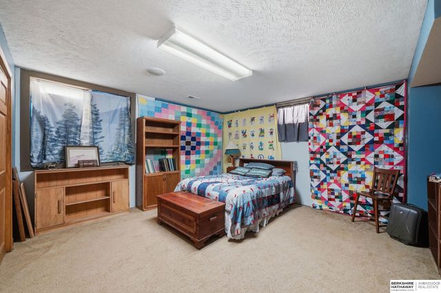 5400 Hunts Drive, Lincoln, NE 68512