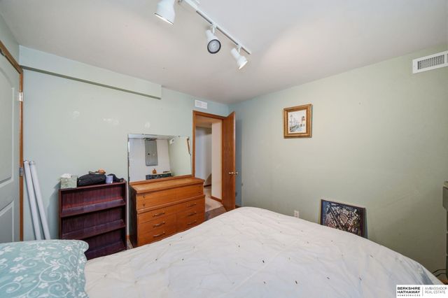 5400 Hunts Drive, Lincoln, NE 68512