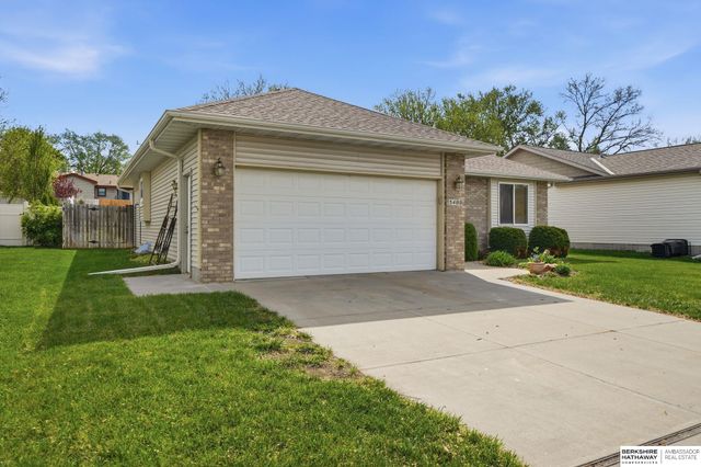 5400 Hunts Drive, Lincoln, NE 68512