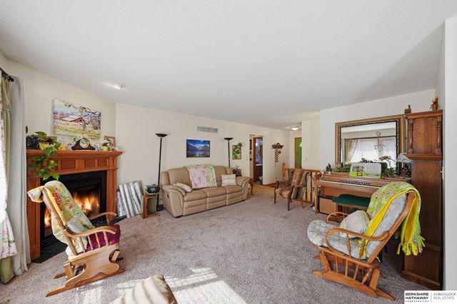 5400 Hunts Drive, Lincoln, NE 68512