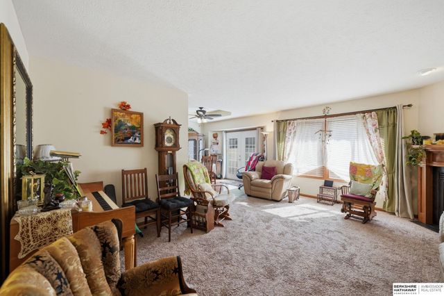 5400 Hunts Drive, Lincoln, NE 68512