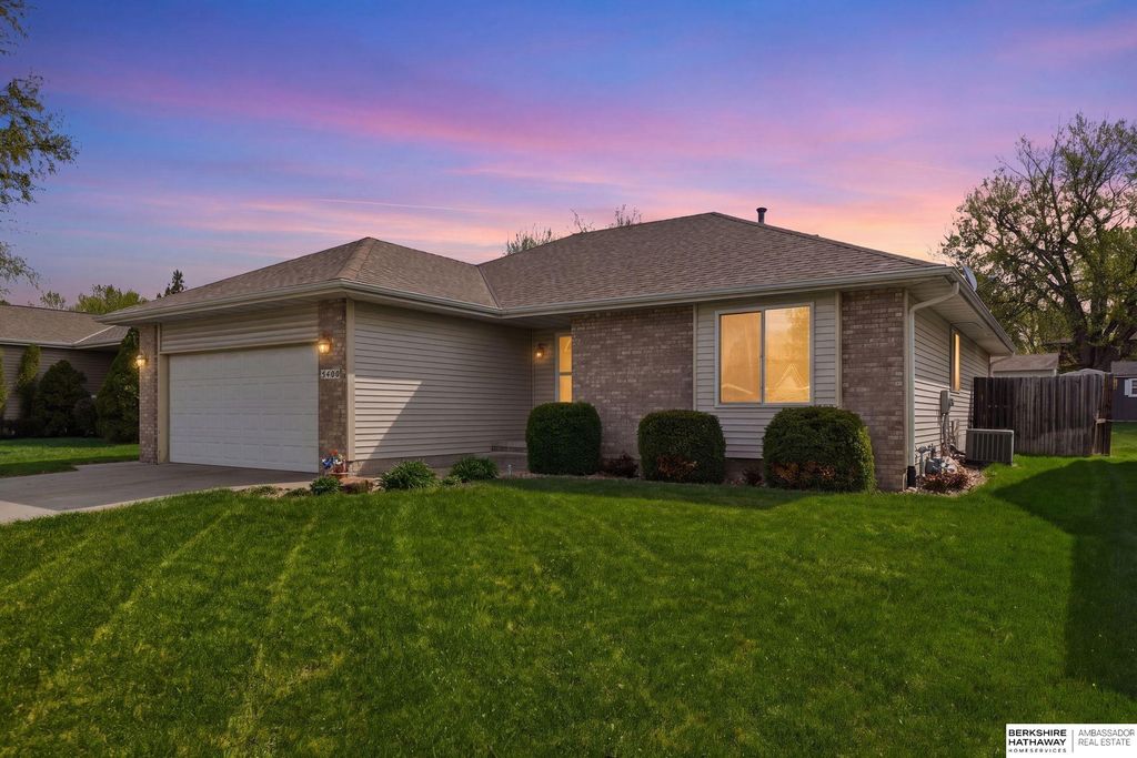 5400 Hunts Drive, Lincoln, NE 68512