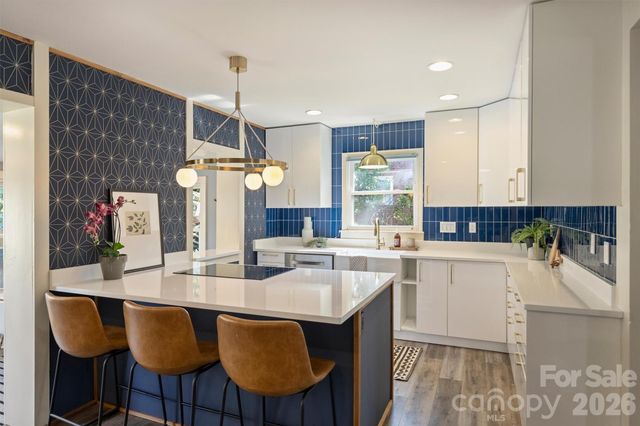 1941 Bentley Place, Charlotte, NC 28205