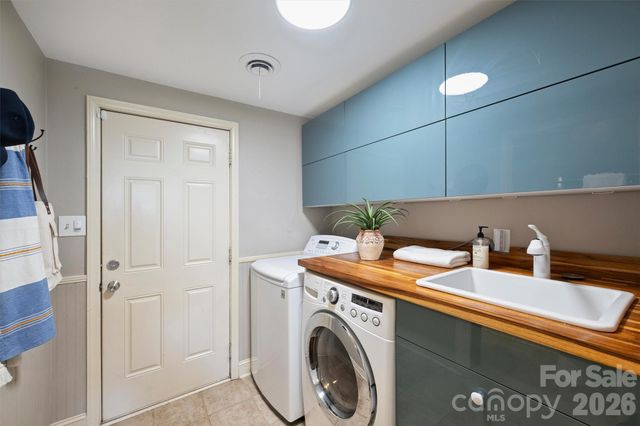 1941 Bentley Place, Charlotte, NC 28205