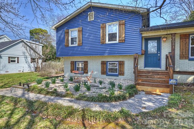 1941 Bentley Place, Charlotte, NC 28205