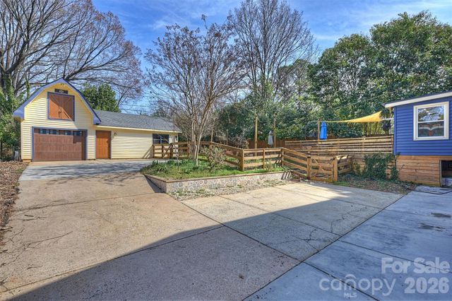 1941 Bentley Place, Charlotte, NC 28205