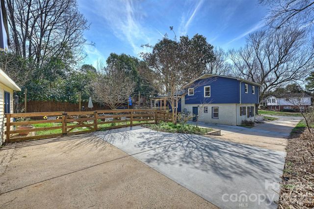 1941 Bentley Place, Charlotte, NC 28205