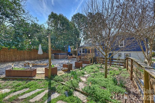 1941 Bentley Place, Charlotte, NC 28205