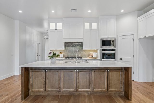 4924 Pont Neuf Road, Edmond, OK 73034