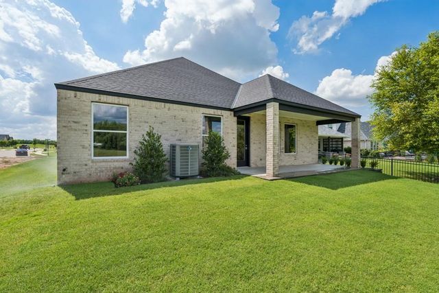 4924 Pont Neuf Road, Edmond, OK 73034