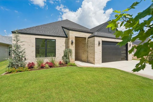 4924 Pont Neuf Road, Edmond, OK 73034