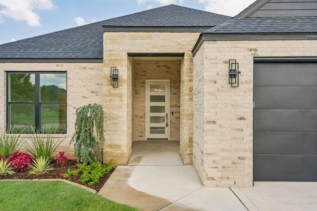 4924 Pont Neuf Road, Edmond, OK 73034