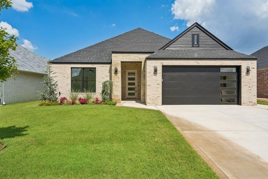 4924 Pont Neuf Road, Edmond, OK 73034