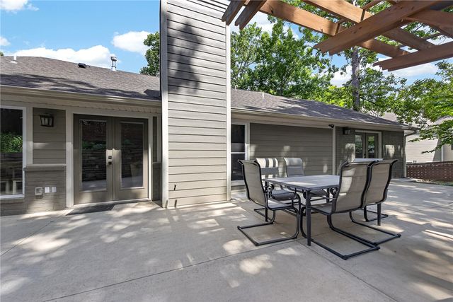 3225 N Kings Cross, Fayetteville, AR 72703