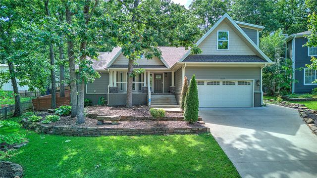 3225 N Kings Cross, Fayetteville, AR 72703