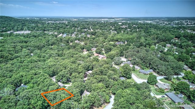3225 N Kings Cross, Fayetteville, AR 72703