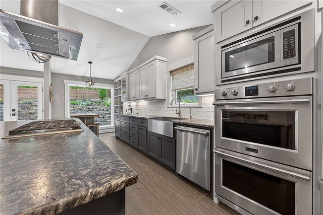 3225 N Kings Cross, Fayetteville, AR 72703