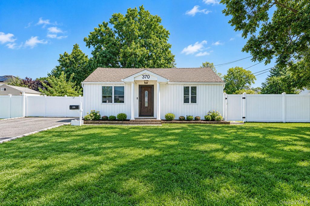 370 Grand Boulevard, Deer Park, NY 11729 — exterior