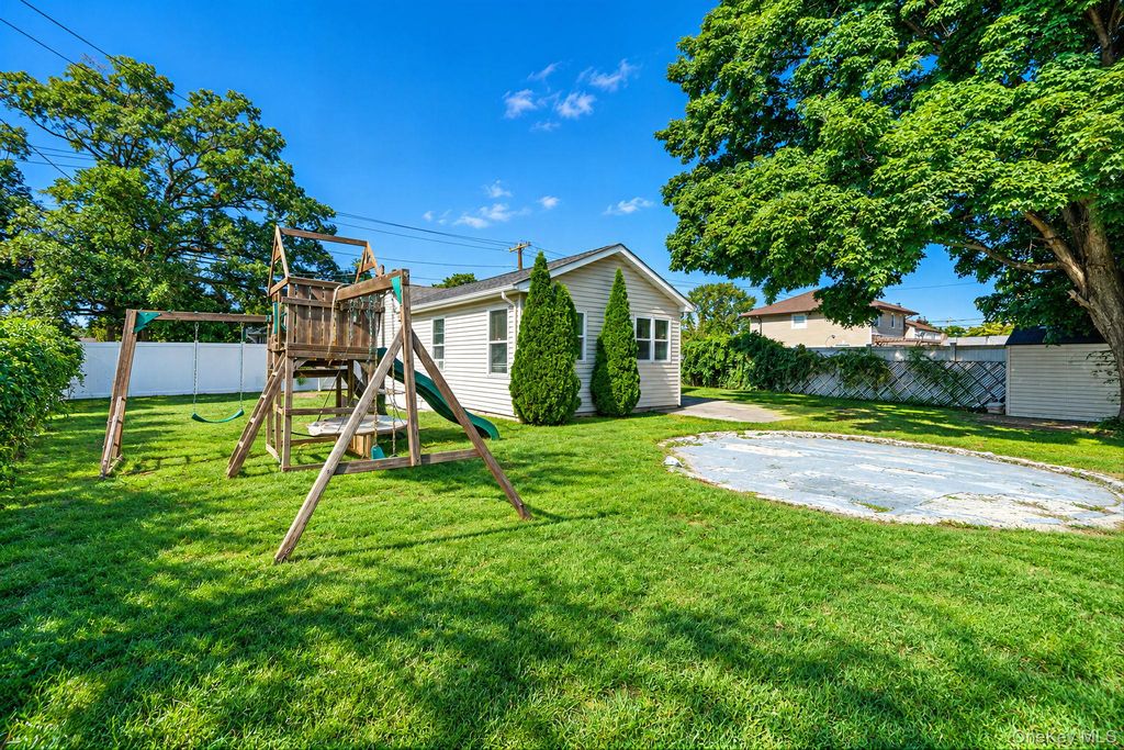 370 Grand Boulevard, Deer Park, NY 11729 — photo 2