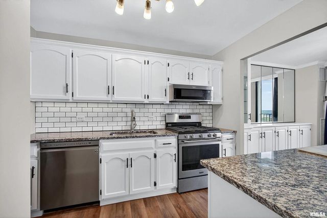 1800 7TH Street 8C, East Moline, IL 61244