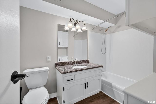 1800 7TH Street 8C, East Moline, IL 61244