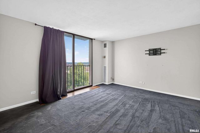 1800 7TH Street 8C, East Moline, IL 61244