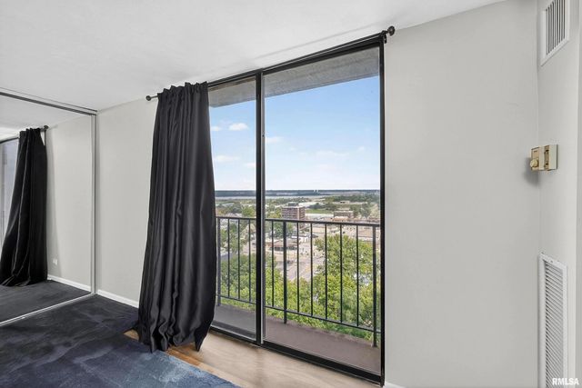 1800 7TH Street 8C, East Moline, IL 61244