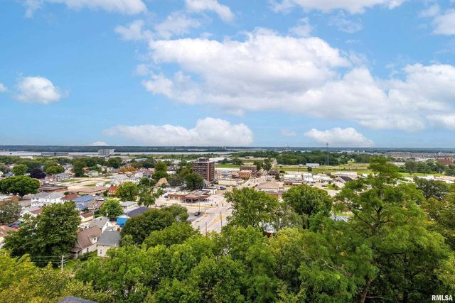 1800 7TH Street 8C, East Moline, IL 61244