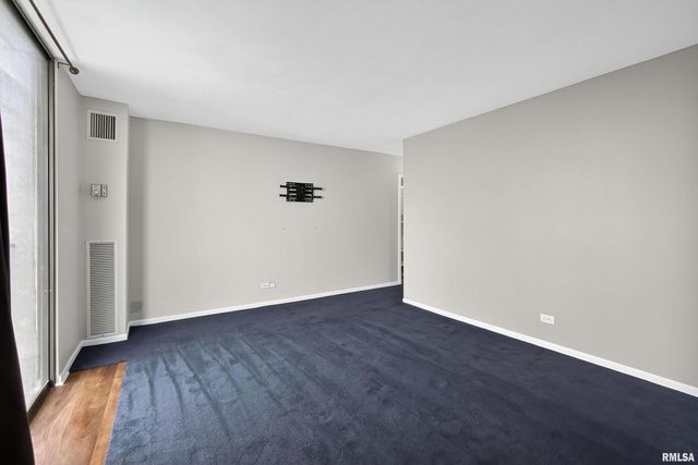 1800 7TH Street 8C, East Moline, IL 61244