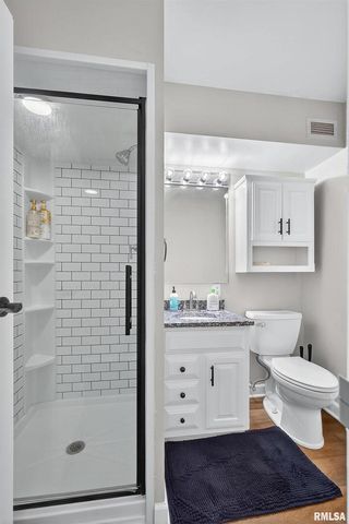 1800 7TH Street 8C, East Moline, IL 61244